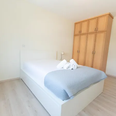 Wealthystays - Olympias 2br Flat Centre Apartament Nikozja