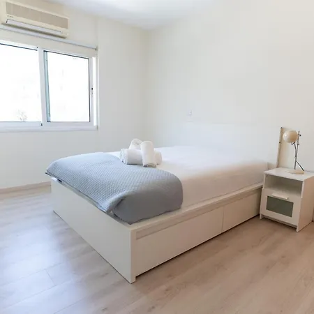 Wealthystays - Olympias 2br Flat Centre Apartman