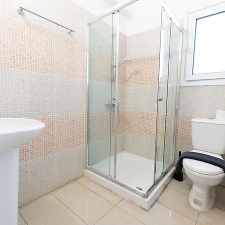 Wealthystays - Olympias 2br Flat Centre *