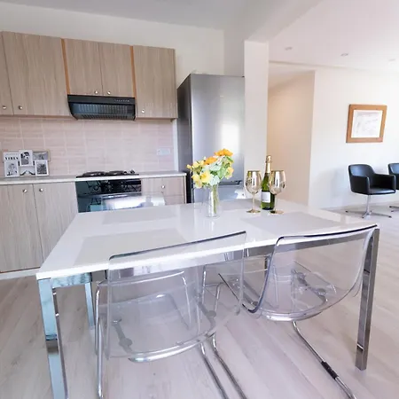 Appartamento Wealthystays - Olympias 2br Flat Centre *